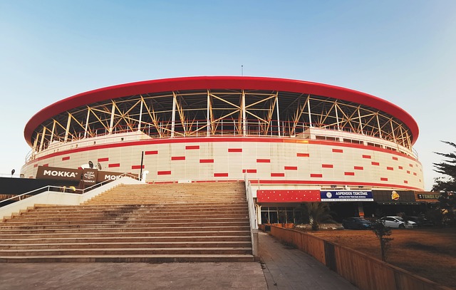 雷迪克：赛前最担心的是防守，但最终我们承受了压力没有崩盘