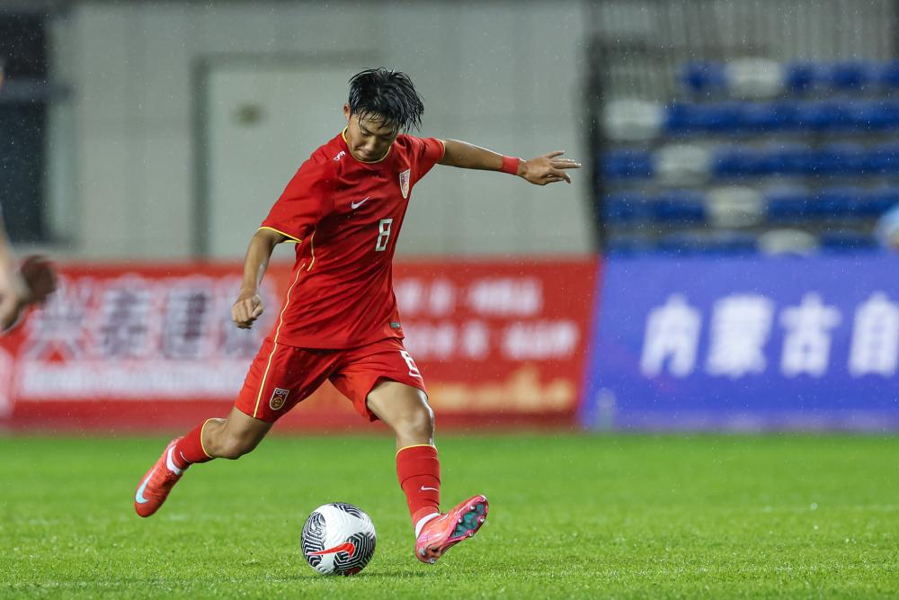 竟是“熟人”？被肘击的奥谢2021年因干扰C罗点球被打一巴掌